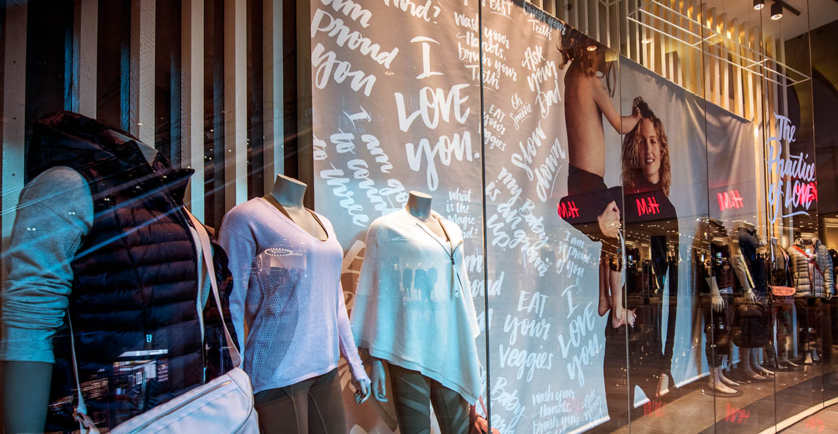 2018-LuluLemon-Mothers-Day7-Retail-Display