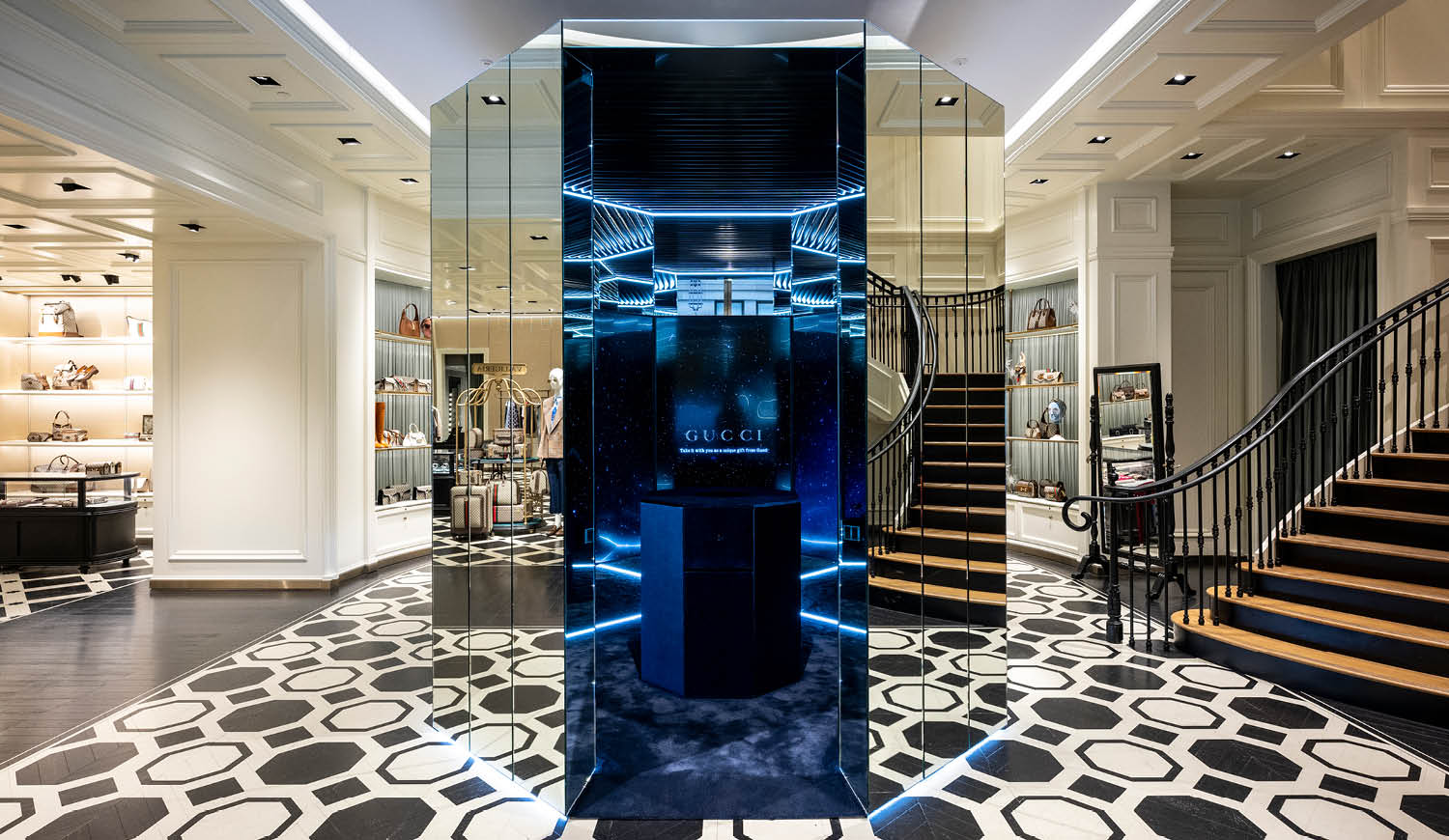 Gucci Cosmogonie Retailtainment
